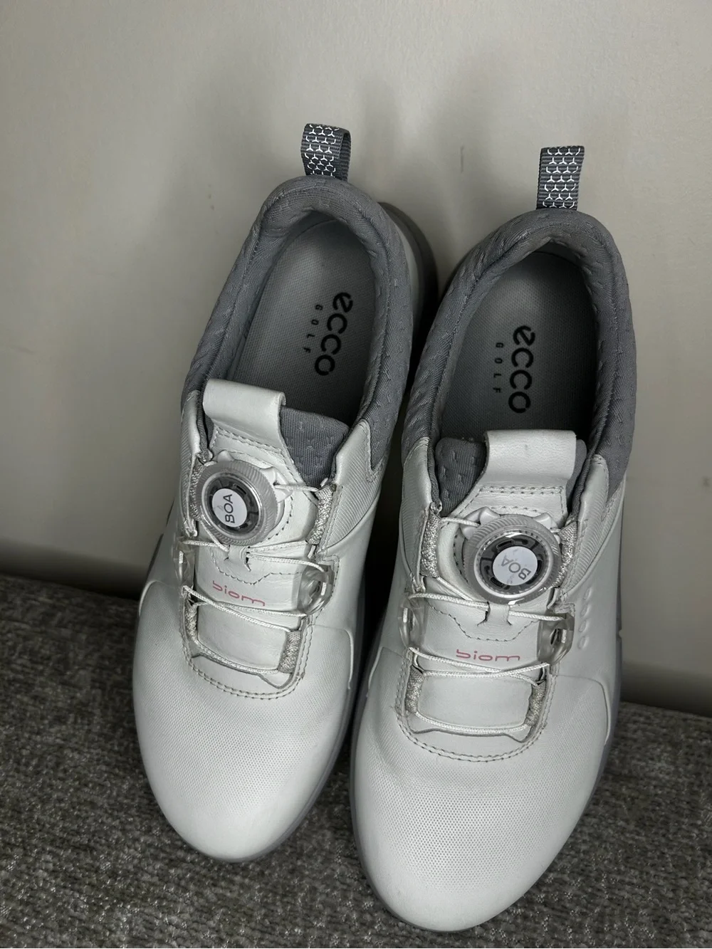 Ecco Women’s White and Gray Dial-Lace Casual Sneakers